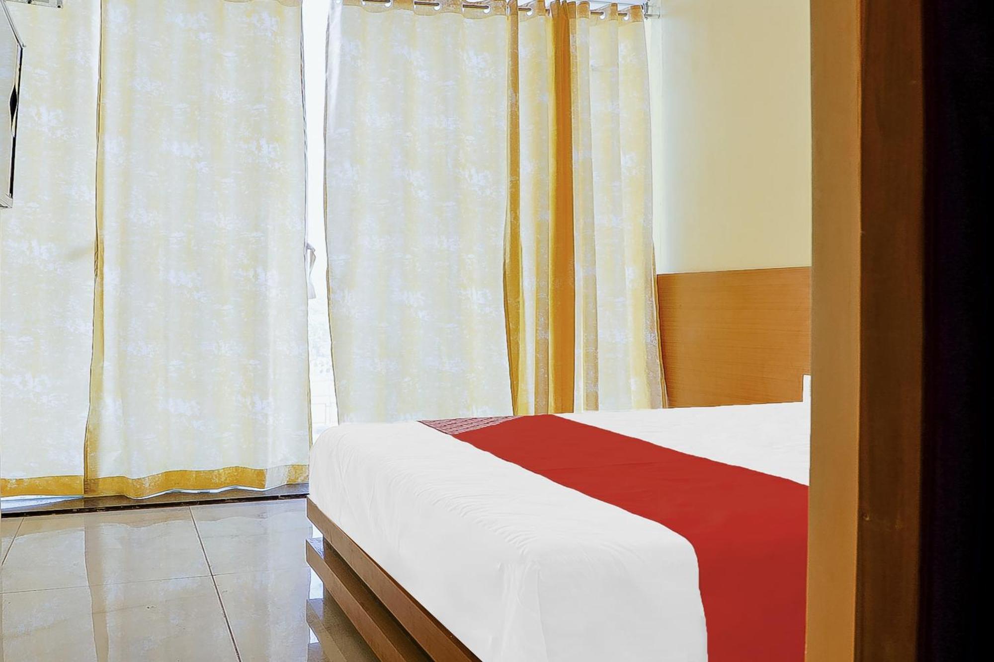 Oyo Hotel Shree Krishna Inn Rooms 苏拉特 外观 照片