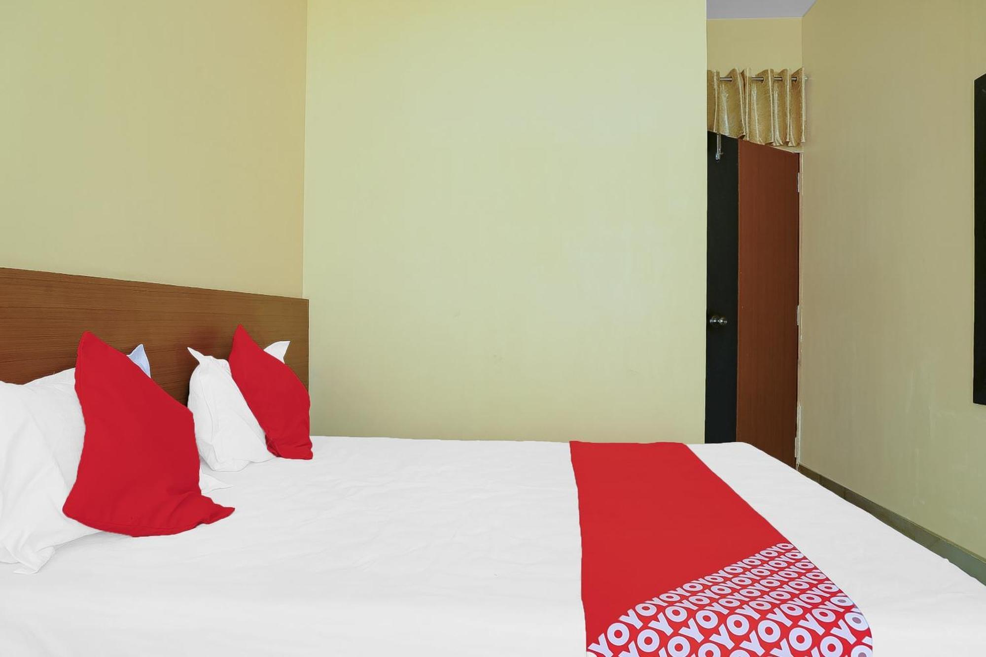 Oyo Hotel Shree Krishna Inn Rooms 苏拉特 外观 照片